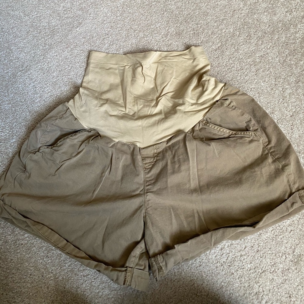 A glow khaki shorts